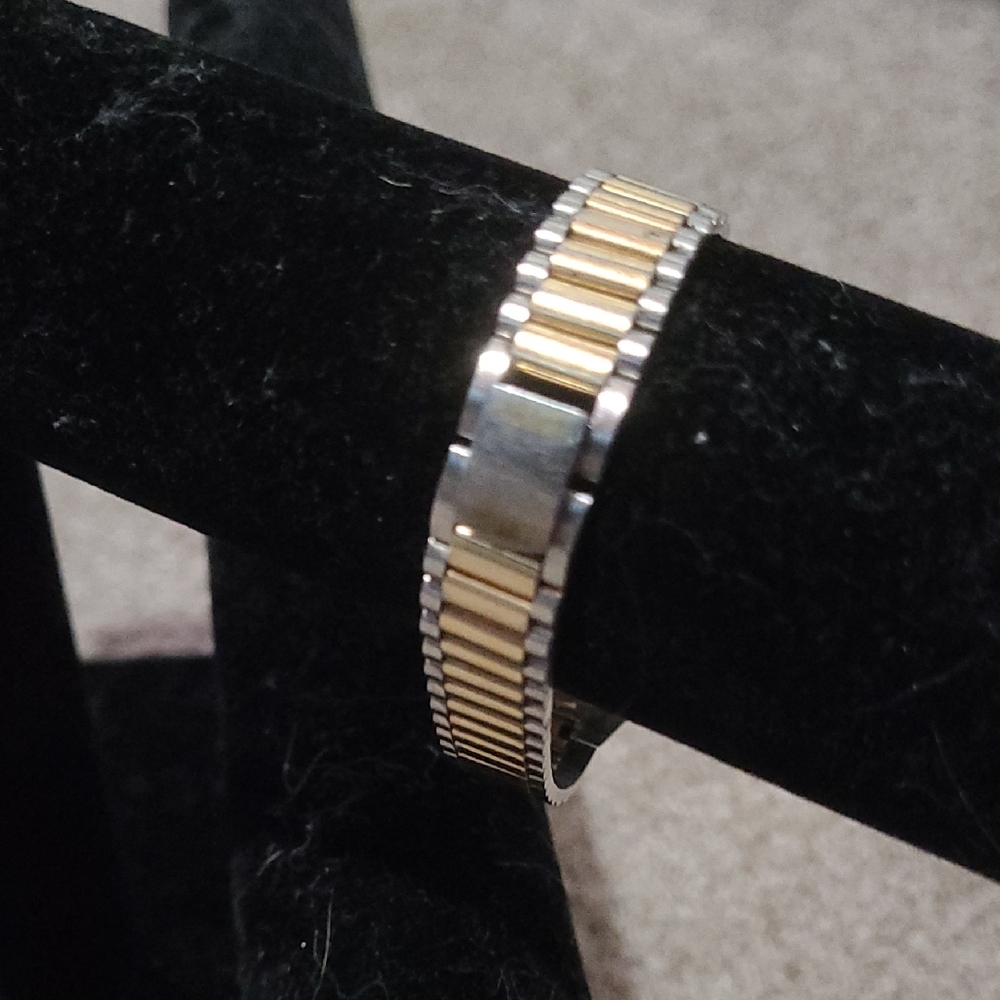 Seiko Silver and Gold Tone Watch - Picture 4 of 7